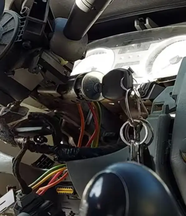 ¿ Tienes un fallo electrico en el clausor ? en apertcar lo solucionamos-Grupoapertcar-Barcelona