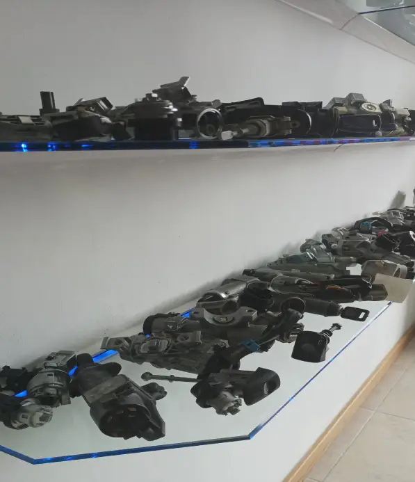 ¿ Tienes un fallo electrico en el clausor ? en apertcar lo solucionamos-Grupoapertcar-Barcelona..